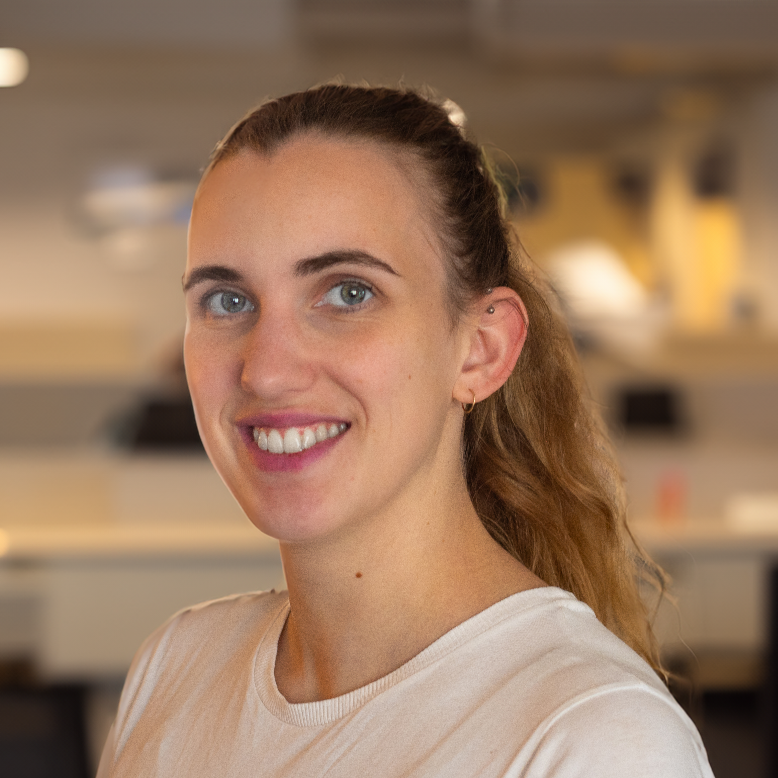 A friendly photo of Sarah, your GCSE Science tutor